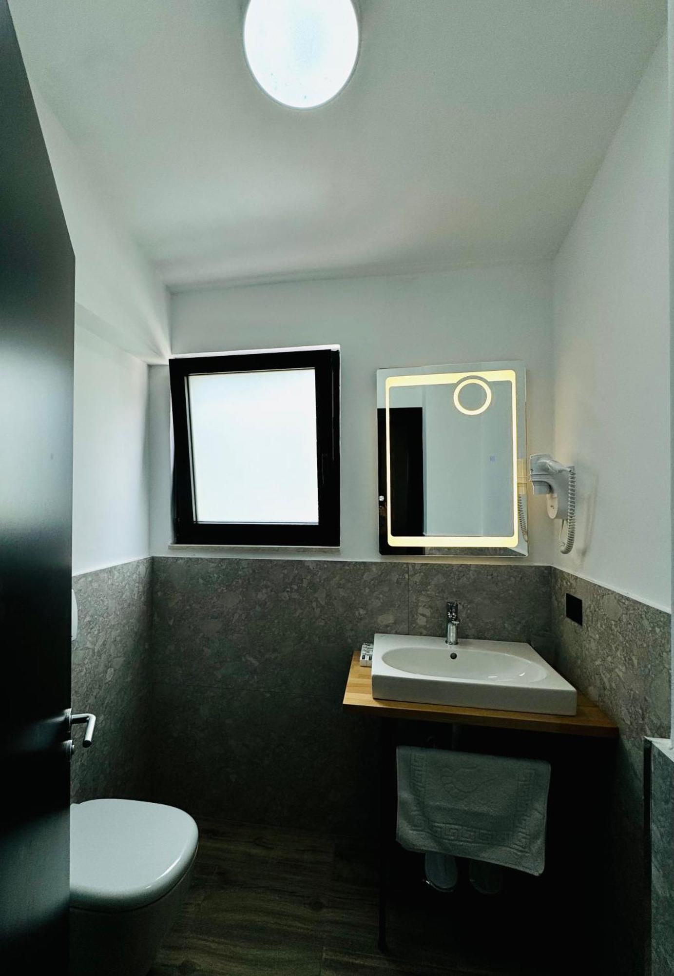 Gogo's Boutique Hotel 4*